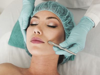 woman-doing-liposuction-on-her-face